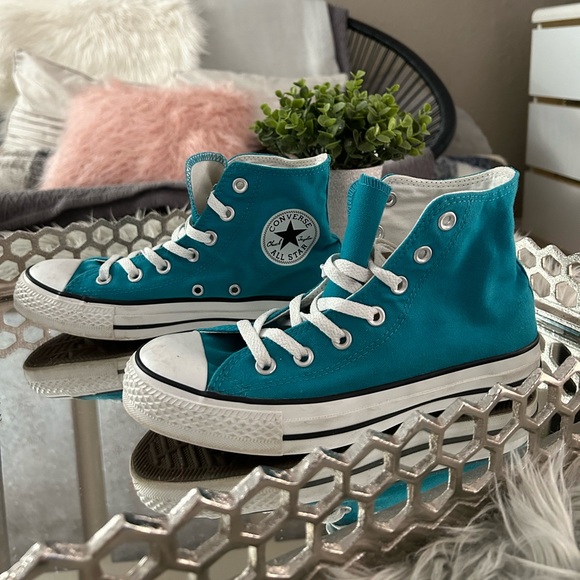 Great Condition Converse High Tops - Picture 2 of 6